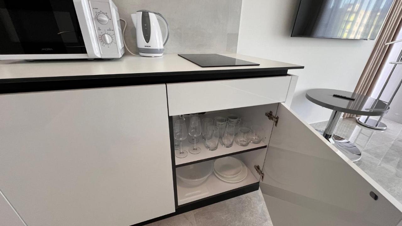 Air Conditioned 1 Room Apartment Vienna Gate, 2 Bratislava Bagian luar foto
